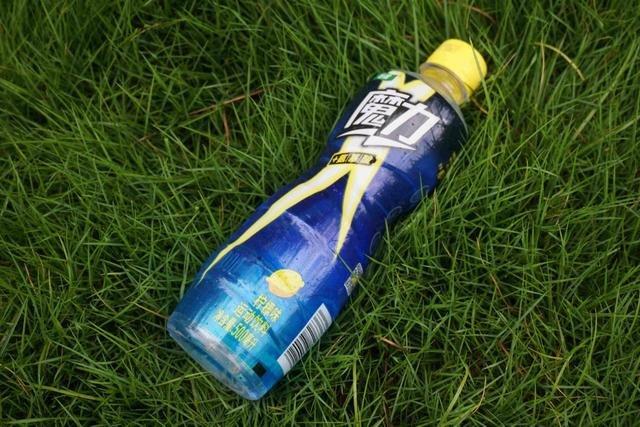 魔力运动饮料实际上嘴体验：夏日打球必备，轻松让你状态满满