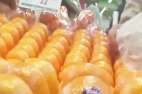 给水果打蜡，使水果颜色鲜艳，打蜡的水果吃了都有什么危害？视频封面