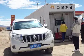 新藏线看到的一个中石油加油站，这也太迷你了，见过比这更小的吗视频封面