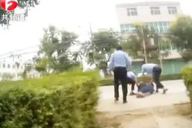 男子尾随妙龄女子 遇到民警逃跑被擒视频封面