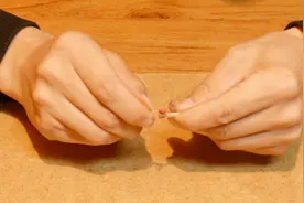 火柴的3种玩法，教你两根火柴划着的技巧！视频封面