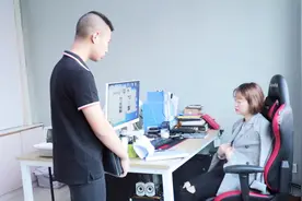 老公嫌老婆没本事提出离婚，1年后再次相见，妻子已经是公司老板视频封面