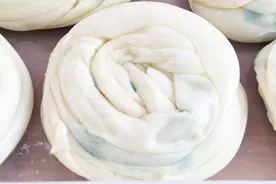 葱油饼生坯教程来了，放在冰箱里，用来做早餐，省时又省力