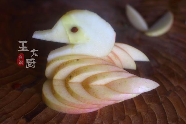 好看又简单的水果拼盘，中秋在家做一个，一点也不落俗套