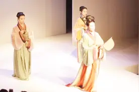 中秋，这件汉族传统服饰陪你一起过节视频封面
