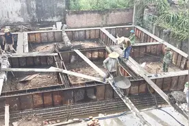 越南人建造房子，工人们打地基建大梁，和我们有什么区别视频封面