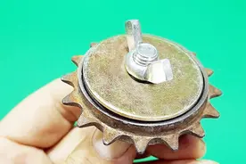 牛人自制一个万能套筒扳手，使用起来方便又灵活视频封面