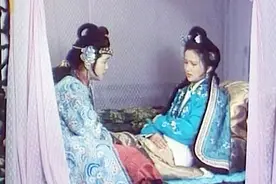 红楼梦：刘晓庆饰演的王熙凤看望何晴饰演的秦可卿视频封面