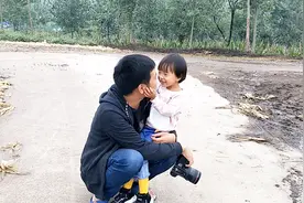 农村小伙给女儿过不一样的生日，过的很简单，孩子玩儿的真开心视频封面