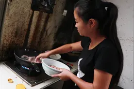 边做菜边唱歌，婷子一首《厨师之歌》唱出人生百味