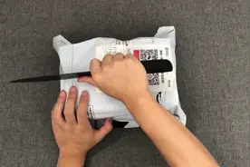 价值499元的魅族手机开箱，切开箱子那一刻：天呐，这是魅族？视频封面