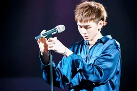 华晨宇粉丝开撕华晨宇经纪人，经纪人：尾巴懒得夹了，露出本性了视频封面