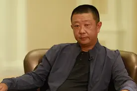 张勇：做餐饮“顶天立地不如铺天盖地”视频封面