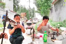 新乡南陈庄白喜事上的迎客唢呐，真是高手在民间，你听咋样？视频封面