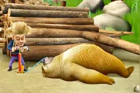 熊出没：光头强用打气筒给熊二做人工呼吸，熊二的肚子充气变气球视频封面