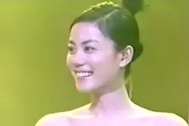 窦唯打鼓，王菲唱歌，两人面带微笑，多么美好再也回不去了