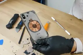 刚到 iPhone XS 后盖摔碎了！自己就动手做一个透明科技风的后盖视频封面