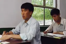 高考考试，弟弟要抄哥哥试卷，被哥哥拒绝，弟弟怀恨在心视频封面