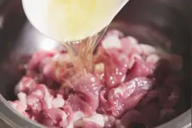 这样做的羊肉，一个人能吃两大盘，太美味了视频封面