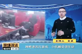 网吧通宵打游戏，小伙睡姿很生动啊