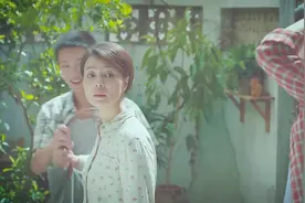 妈妈重男轻女也太严重了！儿子什么都不用做，脏活累活全让女儿干视频封面