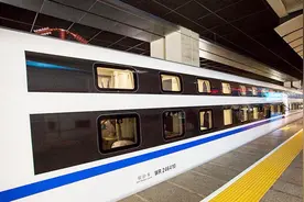 中国新高铁惊艳面世！双层软卧舒适清洁，内置超豪华顶配设施！