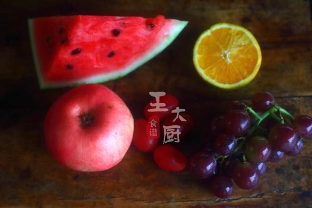 圣女果怎么切成爱心（非常好看的水果拼盘）
