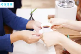 经常喝茶可以降血糖吗？别道听途说听信谣言，专家帮你揭开真相视频封面