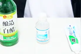 家里面的墙壁油渍，用这三种东西一擦，墙壁焕然一新视频封面