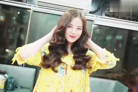 漂亮姐姐长发想烫大波浪，出来效果太迷人，立马变女神视频封面