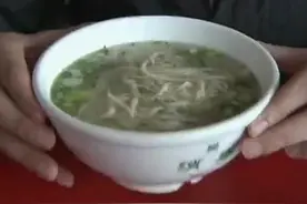 大西北的牛肉面你想吃吗？吃面之前为何要加醋？视频封面
