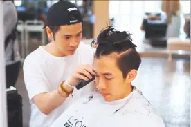 男生脸型偏小剪发别再铲光两边了，起发角修剪平衡脸型比例更帅气