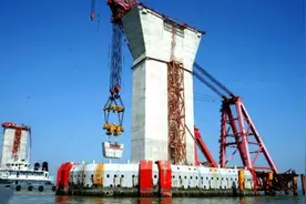 海水那么深，跨海大桥桥墩是怎么打桩的？视频封面