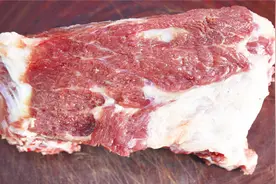 比红烧排骨更好吃的排骨焖饭，做法非常简单，一顿有肉有饭真好吃