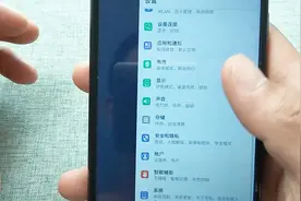 打开这个开关，屏幕一下变小了，大手机也能单手操作视频封面
