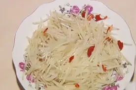 生土豆含有龙葵碱，食用超过200克，会出现抽搐，炒不熟能吃吗视频封面