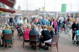 世界上最闲的国家，一周上班26小时，却人人月入上万！视频封面