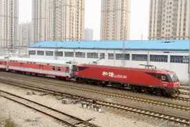 全程32小时吉林开往上海 HXD3D牵引K518次列车通过皇姑屯站