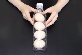 把鸡蛋塞到矿泉水瓶里，解决了大家都困扰的一个难题，实用又省钱视频封面