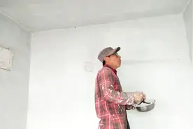 屋子不亮是刷涂料好还是扣板好？那个效果更好一些