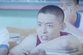 男生八卦起来，比女生还厉害，课都听落泪，一直叨叨不停