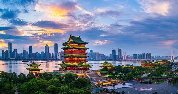 诗句孤鹜与落霞齐飞秋水共长天一色什么意思（诗词遇上名胜滕王阁落霞与孤鹜齐飞）