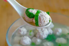 肉丸子好吃的窍门都告诉你，鲜嫩Q弹，上桌连汤汁都不剩视频封面