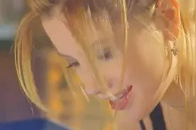 这是一个杀手了不冷的故事，据说也是周润发进入好莱坞的首部电影视频封面
