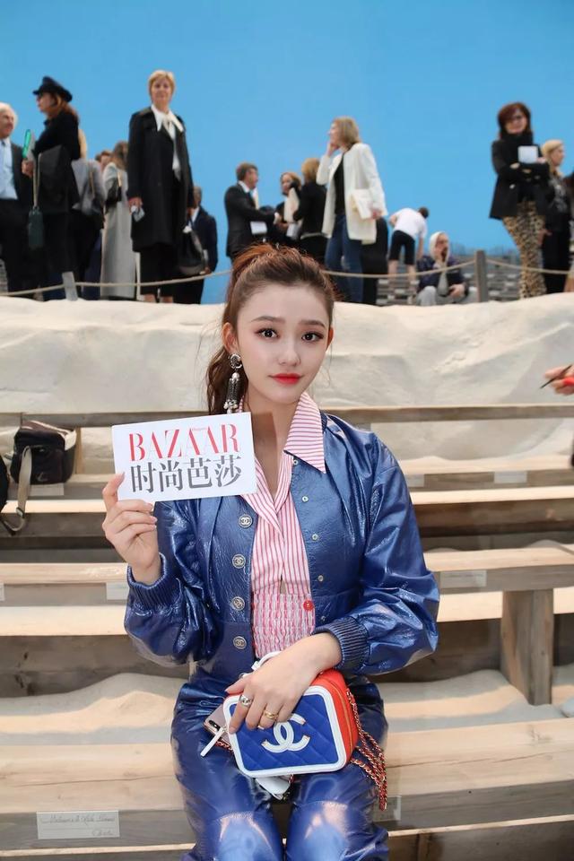 Chanel的包已满足不了我，从刚刚开始全世界女人都想穿它去踩沙滩
