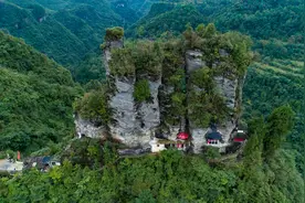 贵州深山发现一座奇山像如来佛手掌，太险了不敢爬到山顶视频封面