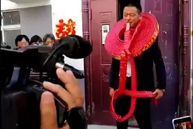 公公身上挂鞭炮，豫北农村这一结婚习俗，你见过吗？图片