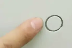 汽车屁股上几个圈圈形状是什么？有啥用途？倒车雷达！视频封面