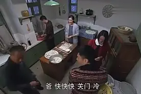 抠门爷爷给孙子发红包，儿媳打开红包愣了视频封面