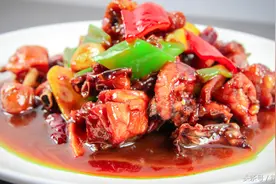 做鸡肉，掌握这个诀窍，鸡肉不柴不腥，炒出来一嚼就烂，味道还鲜图片